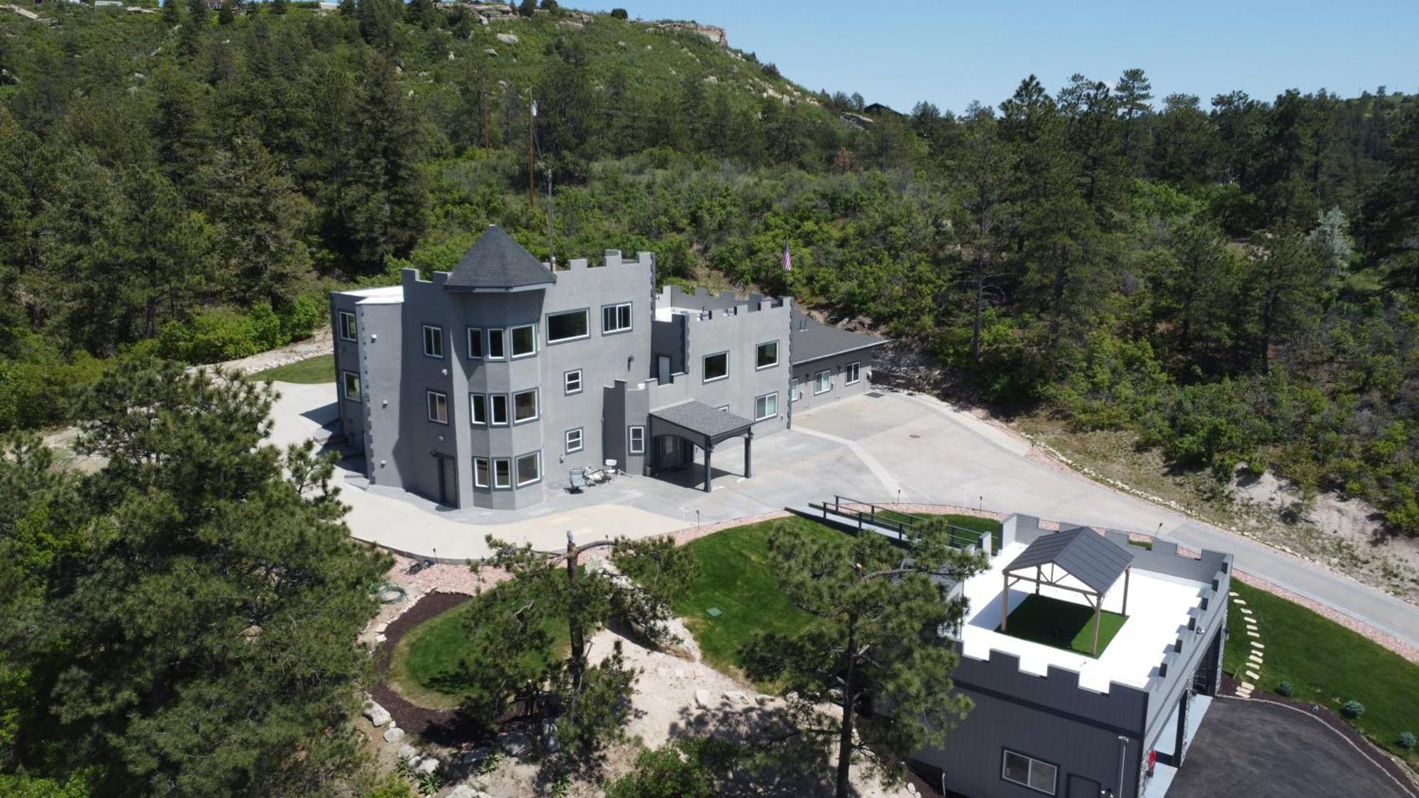 الشقق الفندقية كاسل روكفي  Castle In The Pines المظهر الخارجي الصورة